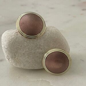 Vintage Nuri studs earrings.